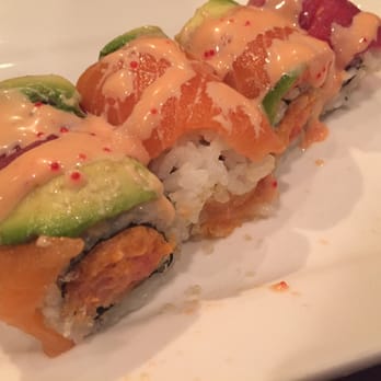 Daruma Japanese Restaurant - This maki looks so rustic. Isn't  that what the Japanese famous for? - Japanese Near Me - Englewood, New Jersey