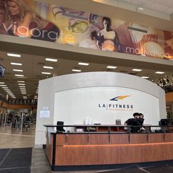 LA Fitness - Front desk