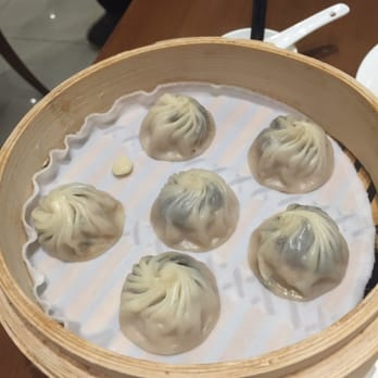 鼎泰豐 - Black truffle XLBs - Shanghainese Near Me - Hong Kong, HK