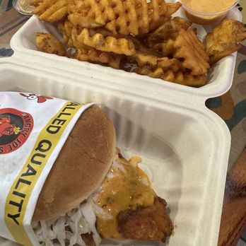 Hangry Joe's Hot Chicken - Chicken Sando medium - Chicken Wings Near Me - Kahului, Hawaii