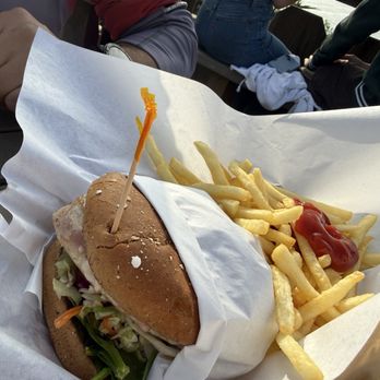 Crystal Cove Shake Shack - Seared Ahi Sandwich - American Near Me - Newport Coast, California