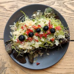 Rawsome - Avocado sandwich on raw bread