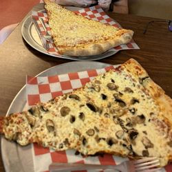 Decent Pizza - Plain and mushroom