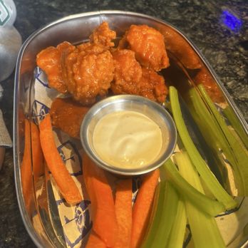 Topgolf - Buffalo Boneless Wings 5/5 - Golf Near Me - Montebello, California