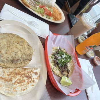 Boss Burrito - Complete order, two drinks (horchata & Jarrito de Mandarina) - Mexican Near Me - Oak Park, Illinois