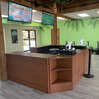 Gulf Breeze Zoo - Front entrance counter - Zoos Near Me - Gulf Breeze, Florida Gulf Breeze Zoo - Front entrance counter - Zoos Near Me - Gulf Breeze, Florida