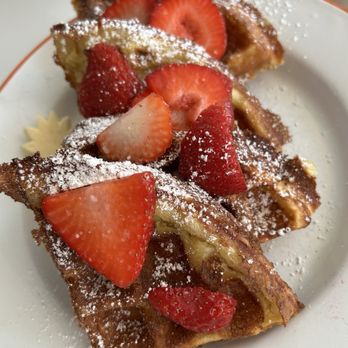 Mothership on Main - Waffles with strawberries - Coffee & Tea Near Me - Danbury, Connecticut