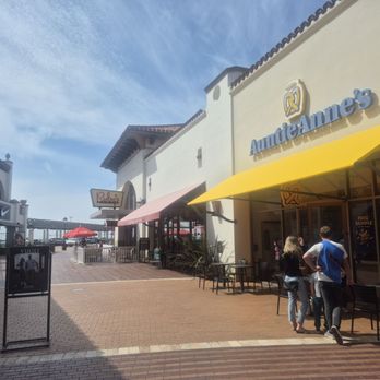Outlets at San Clemente - Food court - Outlet Stores Near Me - San Clemente, California