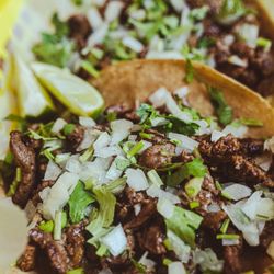 Taqueria Ajua - Carne asada a la perfección en nuestros Tacos. Ven y prueba la excelencia en cada mordisco.