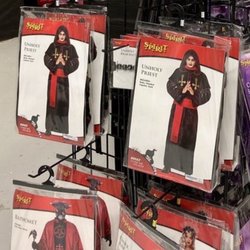 Spirit Halloween - 10/30/23 The best Halloween store ever!