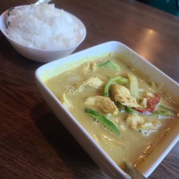 Delicious yellow curry... my current favorite yellow curry anywhere! Delicious yellow curry... my current favorite yellow curry anywhere!