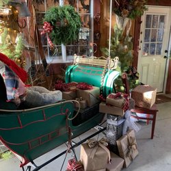 Red Chair Lavender - Winter sleigh