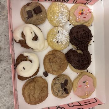 Crumbl - Kendall - Disaster cookies - Bakeries Near Me - Miami, Florida