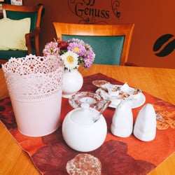 Müller's Cafe - Cute Table decor
