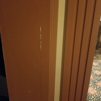 Chateau Avalon - First thing I saw when I entered the room. There were SEVERAL places in the room that needed paint. - Hotels Near Me - Kansas City, Kansas