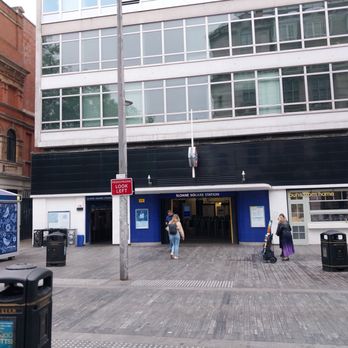 Sloane Square - Outside - Public Transportation Near Me - London, XGL
