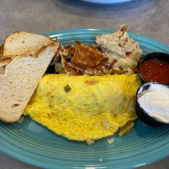 Honeymoon Grille - Avocado omelette with sourdough toast - Breakfast & Brunch Near Me - Akron, Ohio