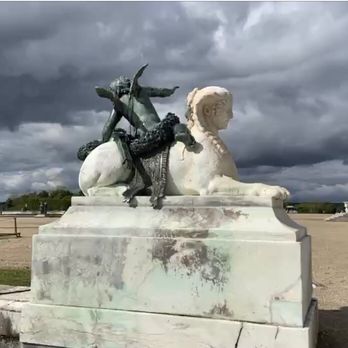 Les Jardins du Château de Versailles - White Sphinx and Cupid bronze at the Versailles Gardens - Parks Near Me - Versailles, 78 Les Jardins du Château de Versailles - White Sphinx and Cupid bronze at the Versailles Gardens - Parks Near Me - Versailles, 78