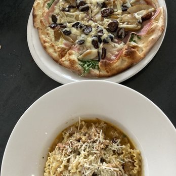Caribou Restaurant & Wine Bar - Pear & fig pizza (5/5). Rabbit pasta (5/5) - Wine Bars Near Me - Thunder Bay, Ontario