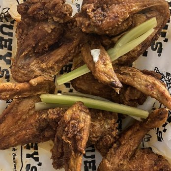 Huey's Downtown - Hot Buffalo Wings - Burgers Near Me - Memphis, Tennessee Huey's Downtown - Hot Buffalo Wings - Burgers Near Me - Memphis, Tennessee