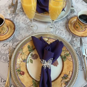 Cloran Mansion Bed & Breakfast - Dinner setting - Hotels Near Me - Galena, Illinois