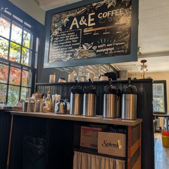 The Maia Papaya - Coffee & Tea Near Me - Bethlehem, New Hampshire