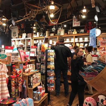 Cracker Barrel Old Country Store - American Near Me - Alcoa, Tennessee