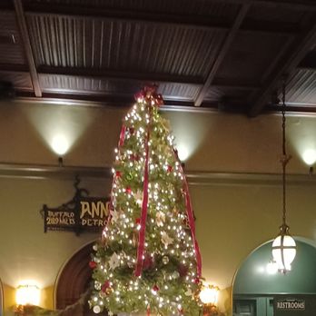 Gandy Dancer - Nice Christmas decor! - Seafood Near Me - Ann Arbor, Michigan