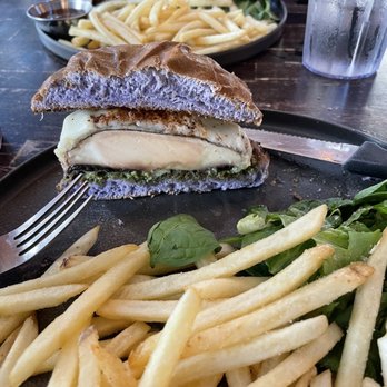 Leahi Bar & Grill - Portobello sandwich and burger - Bars Near Me - Honolulu, Hawaii Leahi Bar & Grill - Portobello sandwich and burger - Bars Near Me - Honolulu, Hawaii