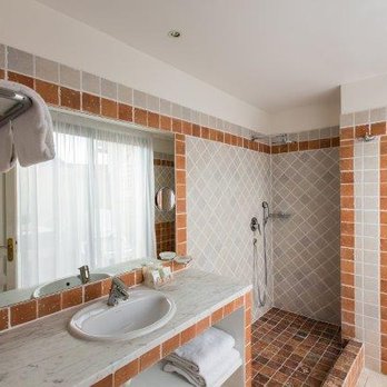 Hôtel Arène - Salle de bain chambre deluxe - Hotels Near Me - Orange, 84