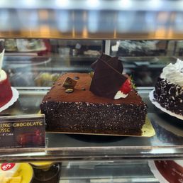 Deluxe Chocolate Mousse Cake Deluxe Chocolate Mousse Cake
