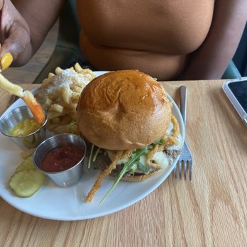 Commons Club - Impossible burger - Cocktail Bars Near Me - Dallas, Texas Commons Club - Impossible burger - Cocktail Bars Near Me - Dallas, Texas