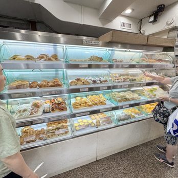 Fay Da Bakery - Bakeries Near Me - New York, New York
