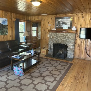 Idyllwild Inn - Living room with fireplace and heater if need be for cabin. - Hotels Near Me - Idyllwild, California Idyllwild Inn - Living room with fireplace and heater if need be for cabin. - Hotels Near Me - Idyllwild, California