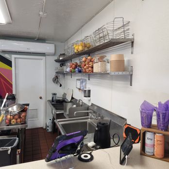 Cap City Squeeze Juice Bar - Juice Bars & Smoothies Near Me - Sacramento, California