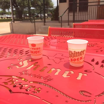 Spoetzl Brewery - Free beer is always a plus - Breweries Near Me - Shiner, Texas Spoetzl Brewery - Free beer is always a plus - Breweries Near Me - Shiner, Texas