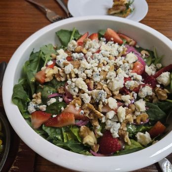 Valentinas Kitchen - Spinach salad. - Breakfast & Brunch Near Me - American Canyon, California Valentinas Kitchen - Spinach salad. - Breakfast & Brunch Near Me - American Canyon, California