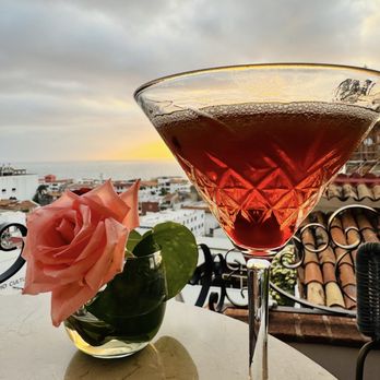 La Cappella - Manhattan and a rose. - Italian Near Me - Puerto Vallarta, JAL