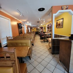 Habaneros Mexican Restaurant bar - Dining Area