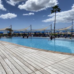 Infinity pool