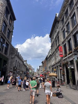 Rue St-Paul Ouest by null