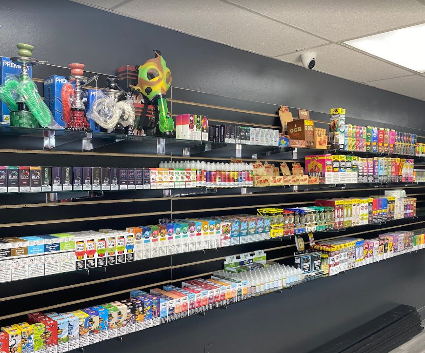 ROYAL SMOKE SHOP AKRON Updated September 2024 12 Photos 405