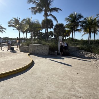 Dania Beach - Shower - Beaches Near Me - Dania Beach, Florida