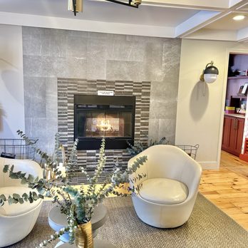 Cornell Inn - Lobby - Bed & Breakfast Near Me - Lenox, Massachusetts