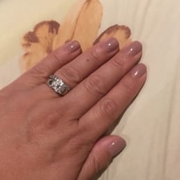 Pretty gel color for my manicure. Neutral colors are so simple but elegant.