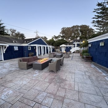 Lighthouse Lodge & Cottages - Hotels Near Me - Pacific Grove, California