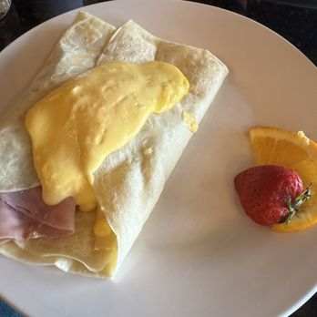 Hotel Rapids - Savory crêpe with ham and cheese and hollandaise sauce - Hotels Near Me - Grand Rapids, Minnesota