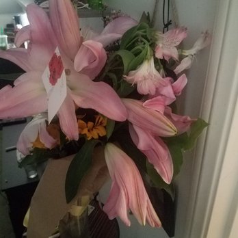The Black Orchid Designs - Not even 24 hours, in a 68 degree house.... not near any heater and they are dead.... EXTREMLY disappointed - Florists Near Me - Redlands, California