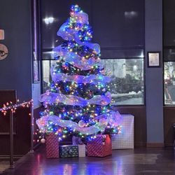 Harbor House - Pretty Christmas tree