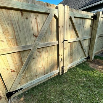 Moon's Fencing - Fences & Gates Near Me Moon's Fencing - Fences & Gates Near Me